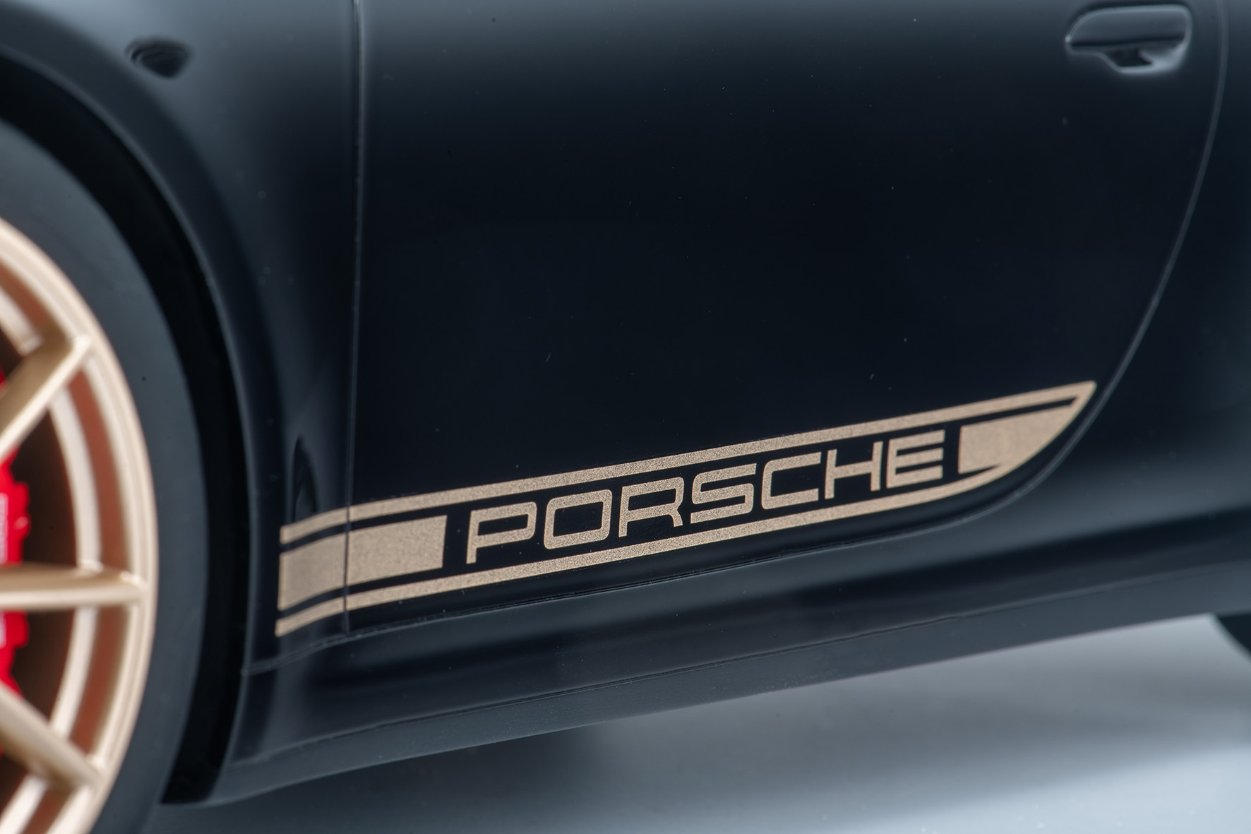 PORSCHE 911 (992) CARRERA 4S - 2020 - TIEFSCHWARZMETALLIC