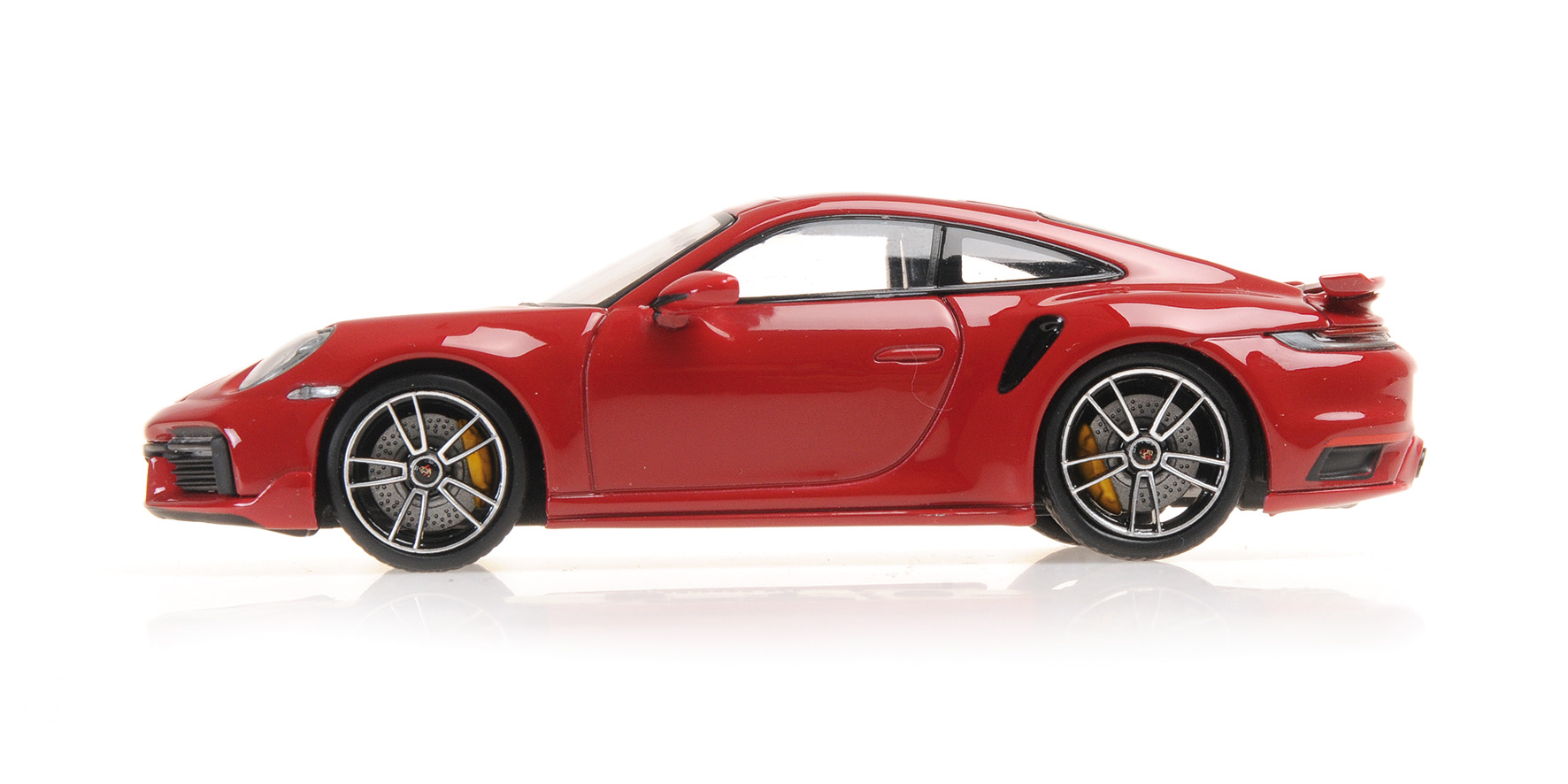 PORSCHE 911 (992) TURBO S COUPE SPORT DESIGN - 2021 - RED