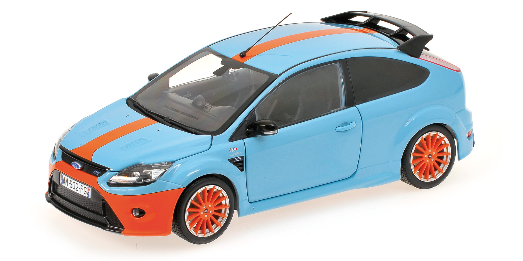 FORD FOCUS RS - 2010 - LE MANS CLASSIC EDITION - BLUE - 1968 FORD GT40 TRIBUTE