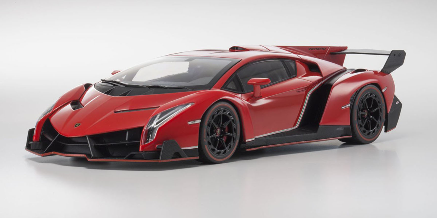 LAMBORGHINI VENENO - RED PEARL/RED LINE (C09501RPR)