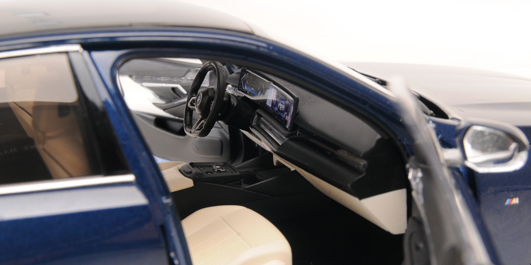 BMW i5 - 2023 - BLUE METALLIC