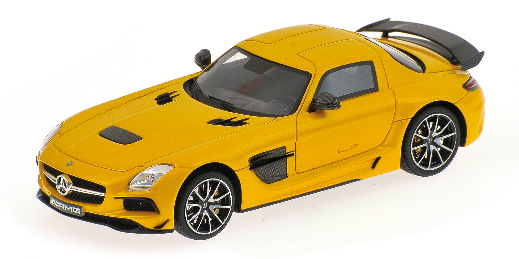 MERCEDES-BENZ SLS AMG BLACK SERIES - SOLARBEAM