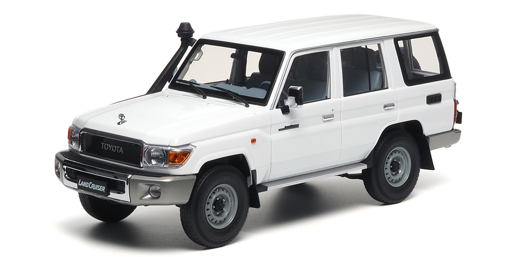 TOYOTA LAND CRUISER 76 - 2017 - WHITE