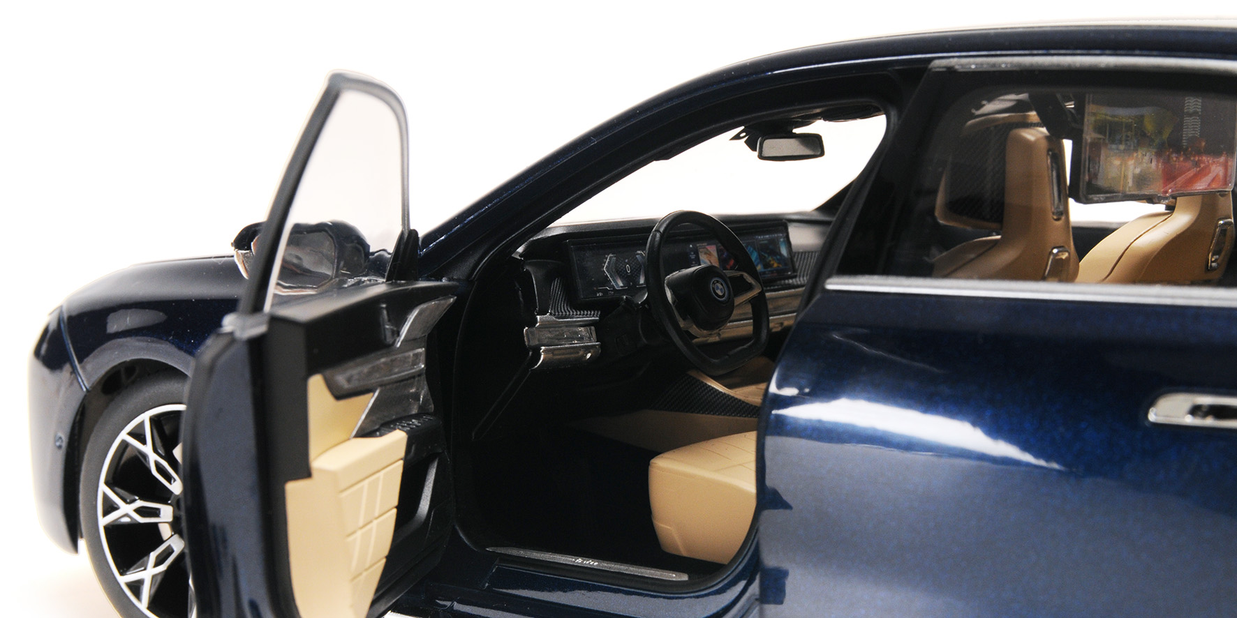 BMW i7 - 2022 - BLUE METALLIC