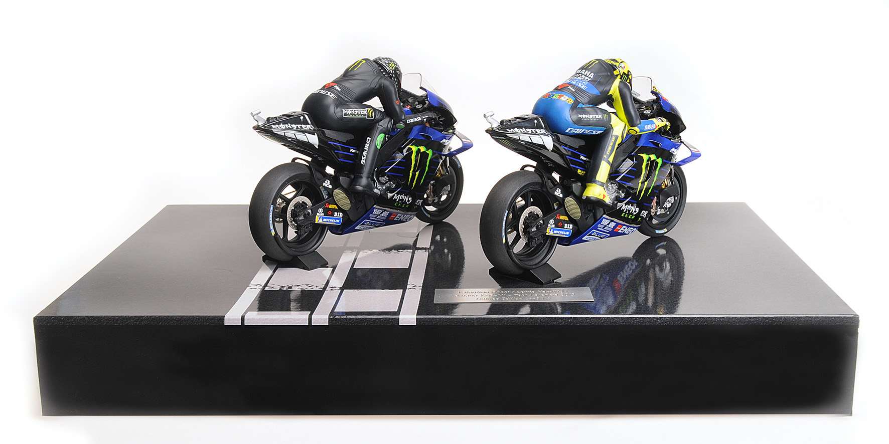 YAMAHA YZR-M1 - SET  2 BIKES + 2 FIGURINES - HAMILTON/ROSSI - TEST VALENCIA 2019