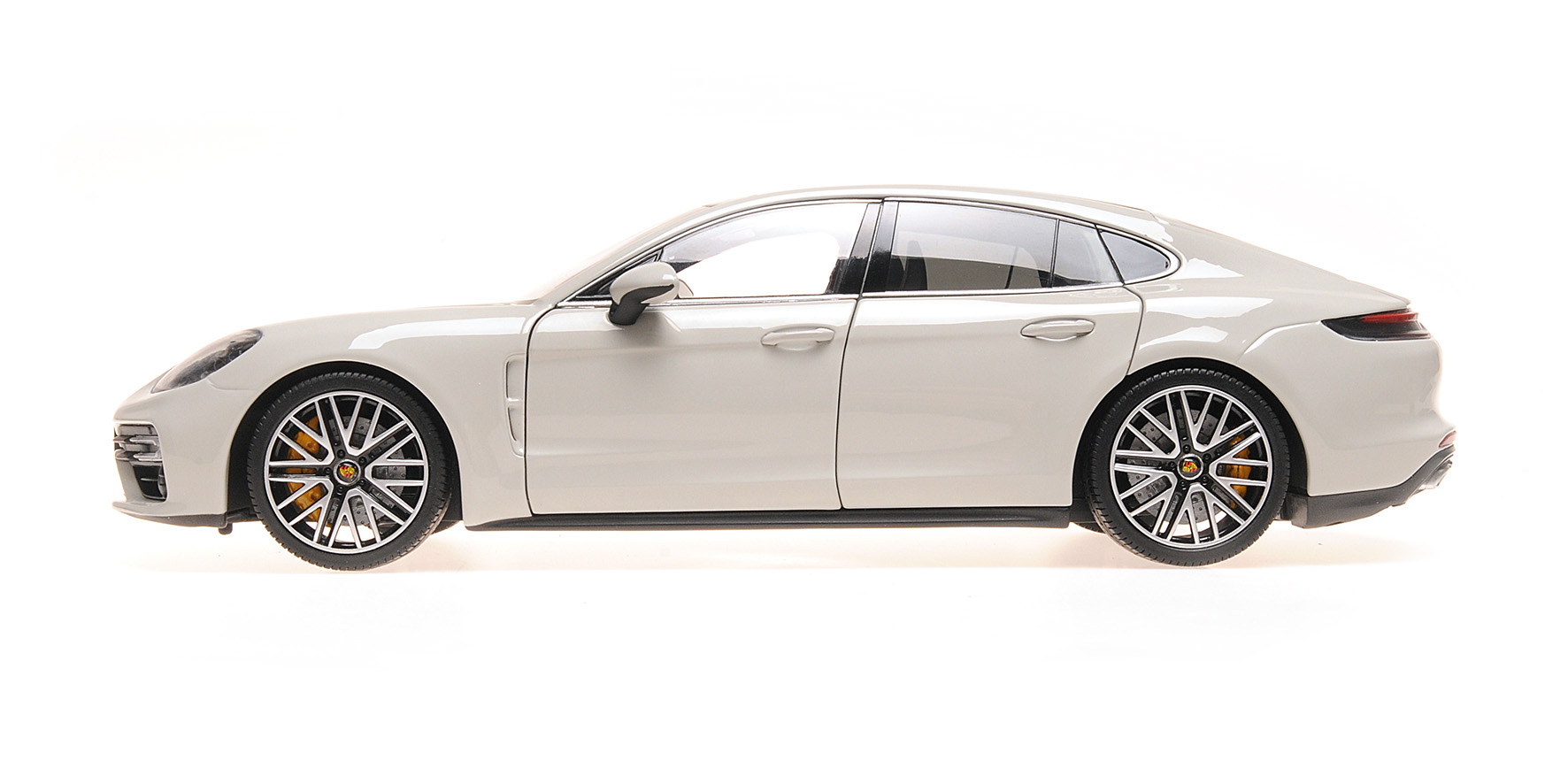 PORSCHE PANAMERA TURBO S - 2020 - GREY