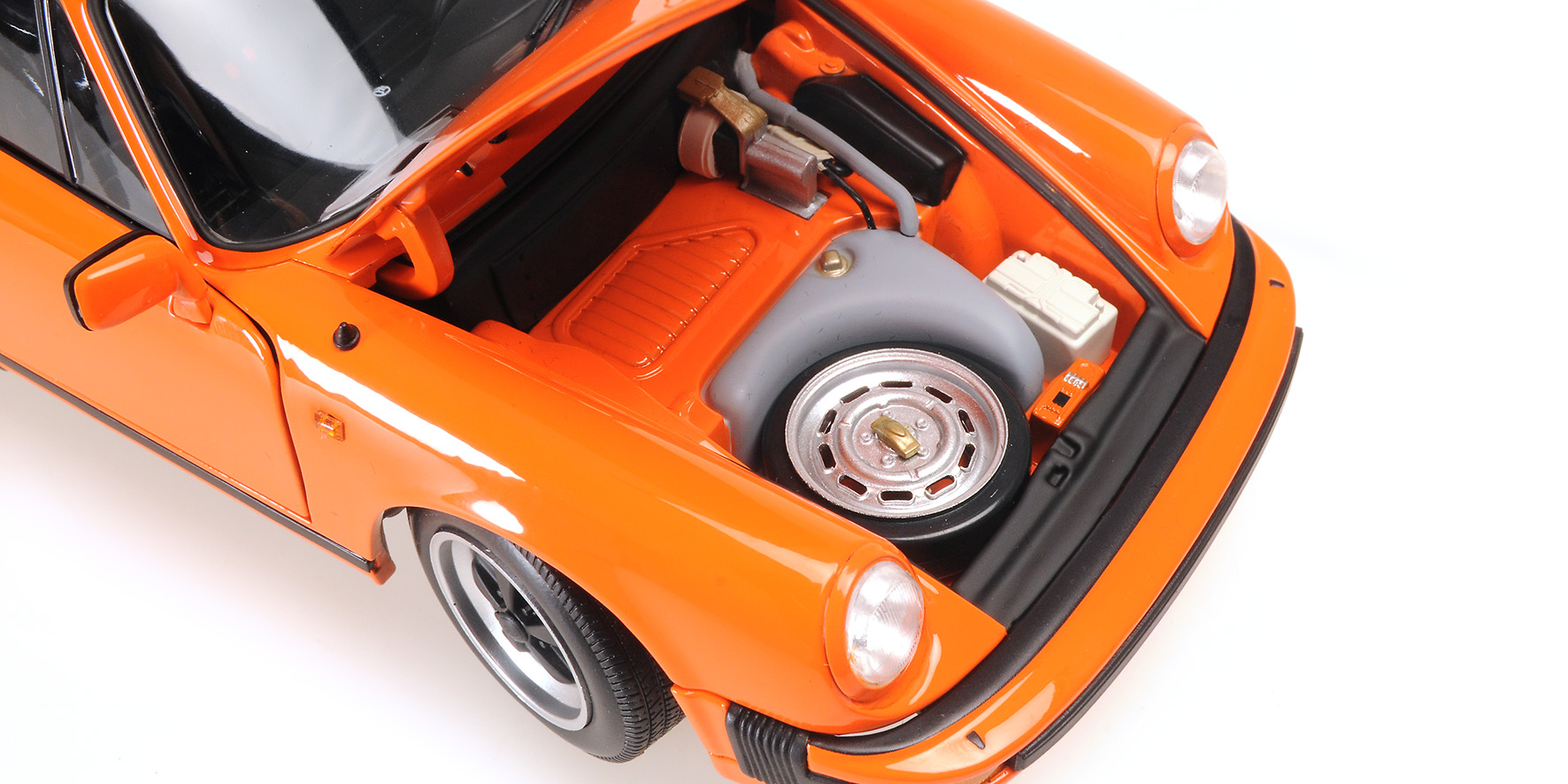 PORSCHE 911 CARRERA COUPE 3.2 - 1983 - ORANGE