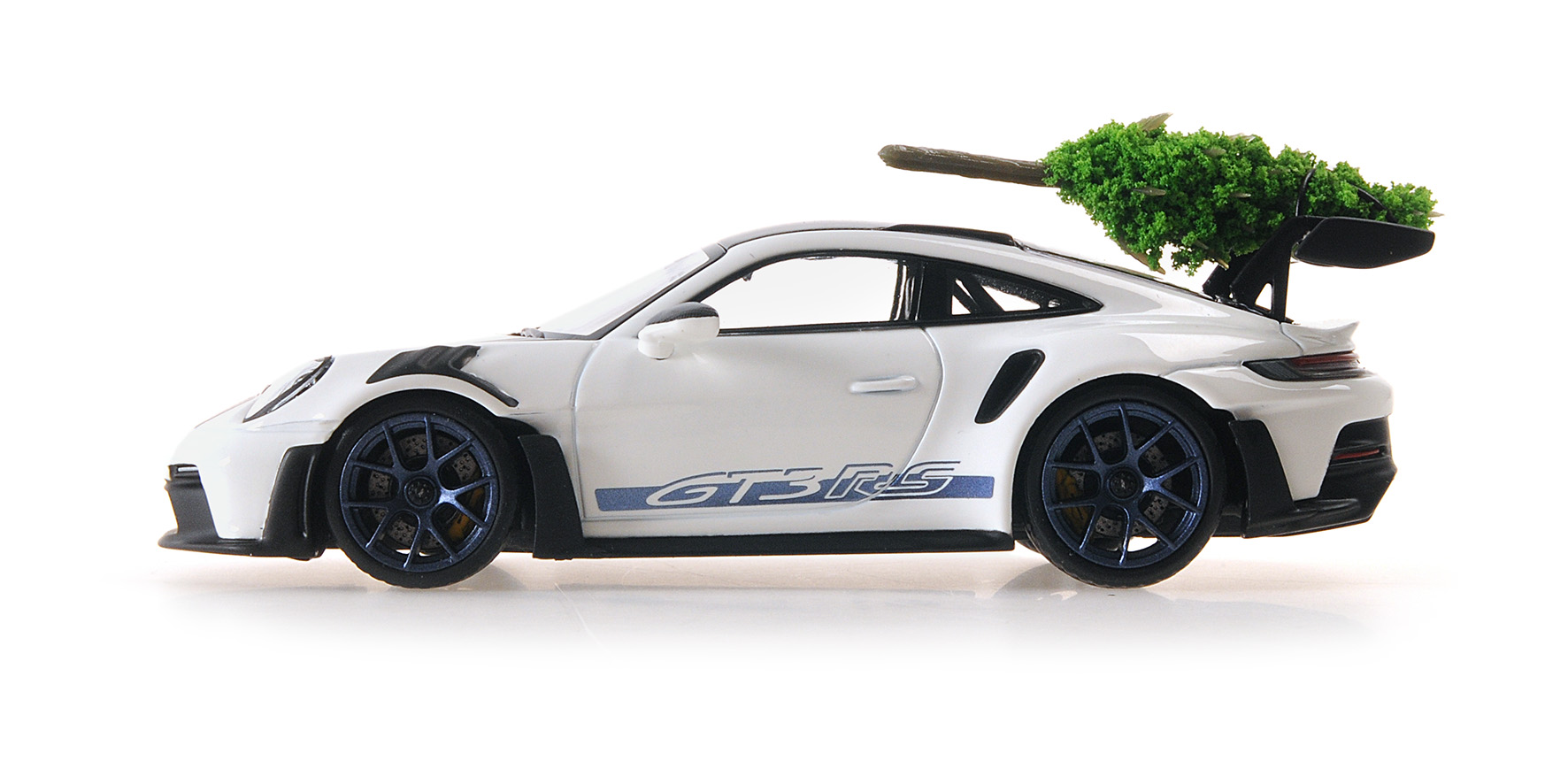 PORSCHE 911 (992) GT3RS - 2023 - WHITE W BLUE WHEELS & DECOR + CHRISTMAS TREE