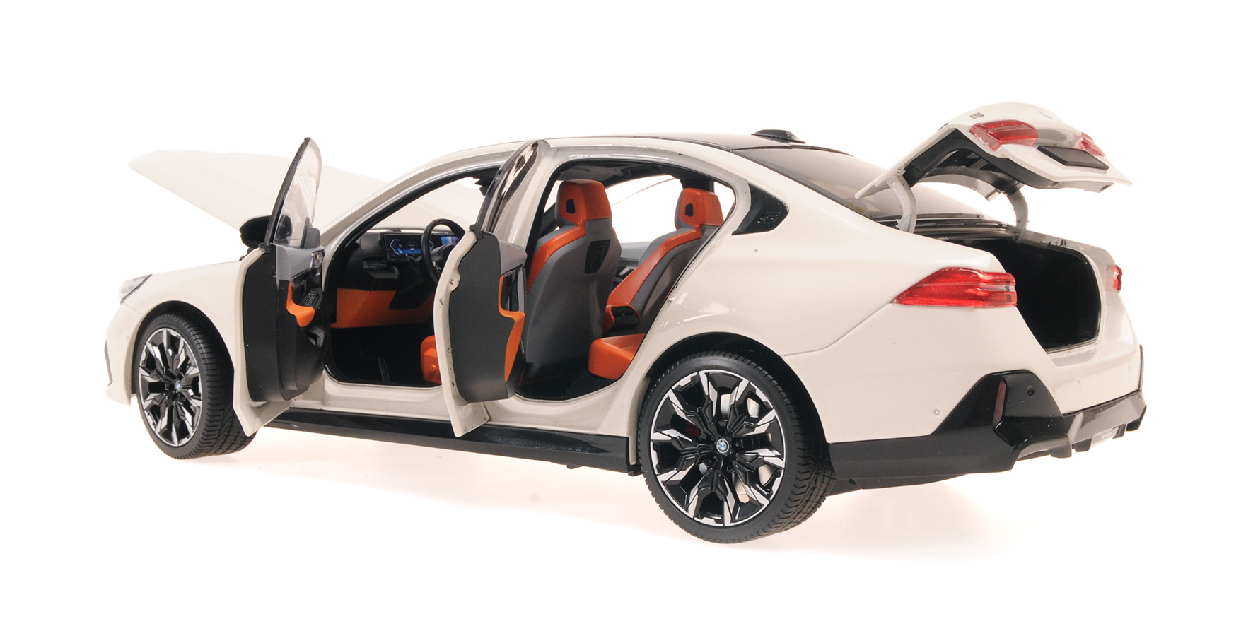 BMW i5 - 2023 - WHITE METALLIC