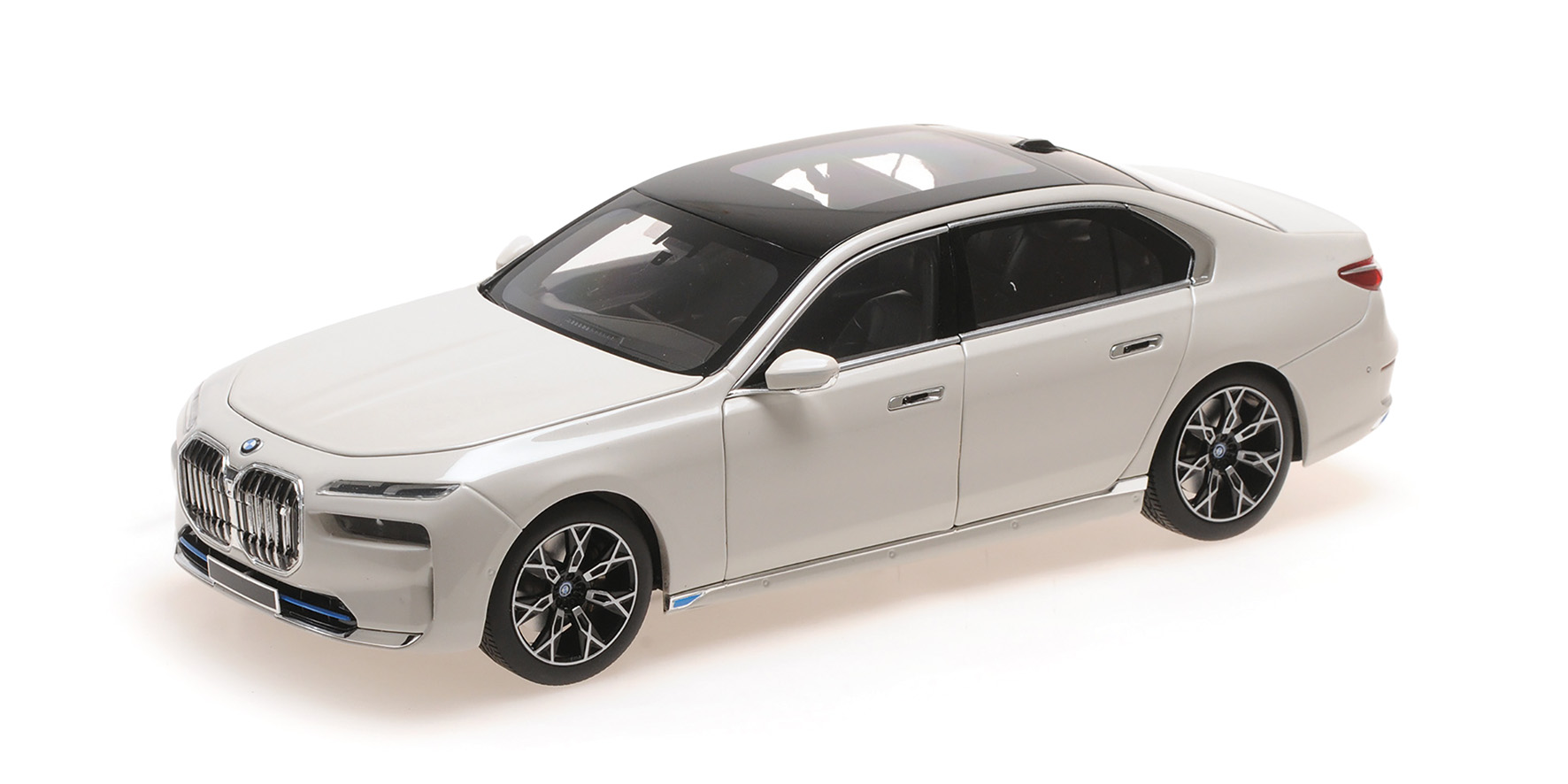 BMW i7 - 2022 - WHITE METALLIC