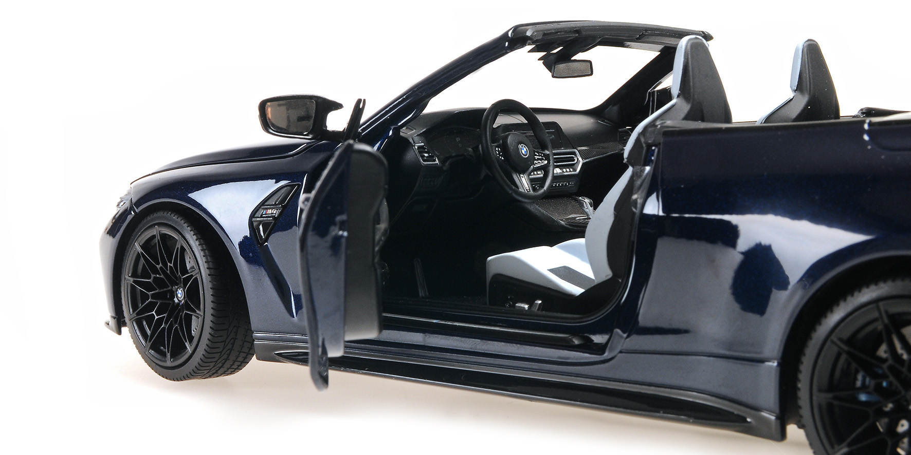 BMW M4 CABRIOLET - 2020 - BLUE METALLIC