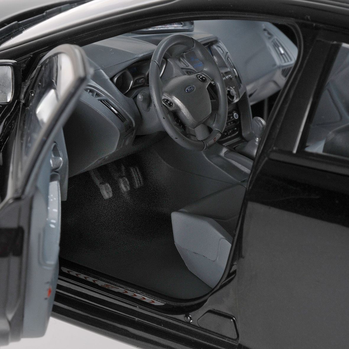 FORD FOCUS ST - 2011 - BLACK METALLIC