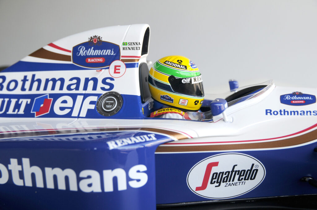 1_8_Williams_FW16_Det2