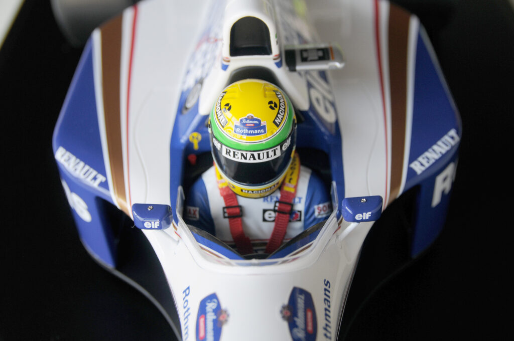 1_8_Williams_FW16_Det3