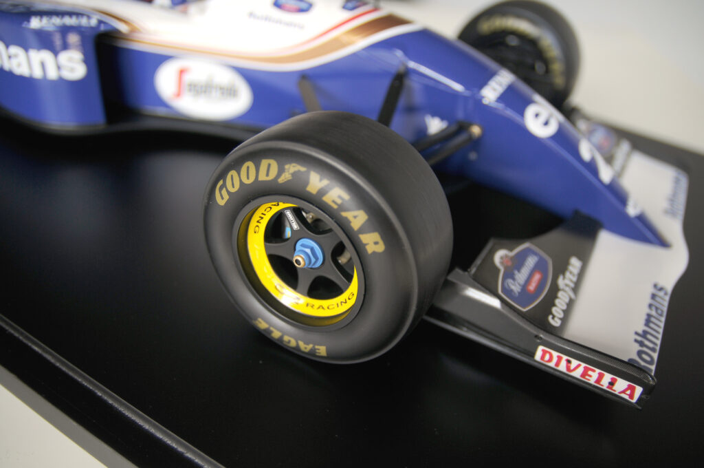1_8_Williams_FW16_Det4