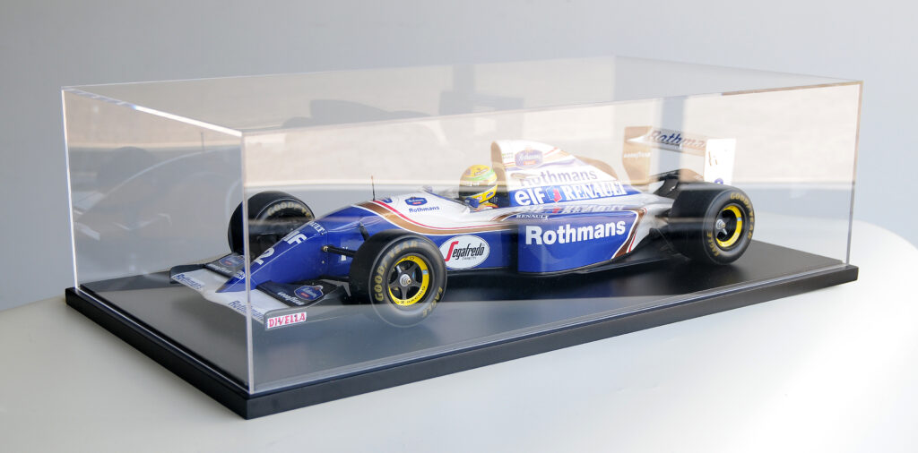 1_8_Williams_FW16_Haube